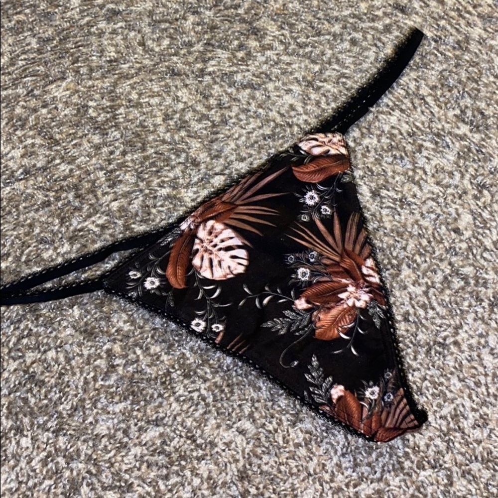 Victorias Secret V string